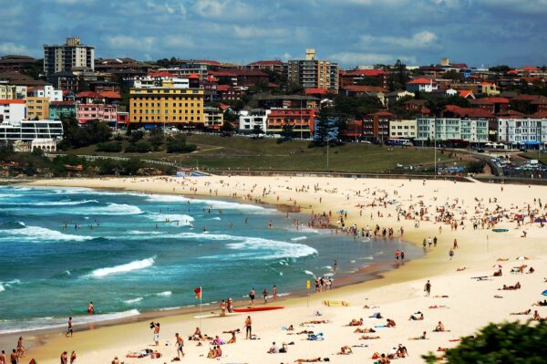 bondi beach, sydney, australia-587813.jpg