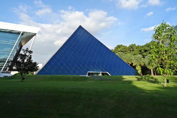 building, architecture, pyramid-1659284.jpg