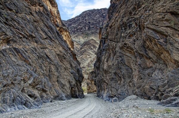 road, gorge, mountains-5977933.jpg