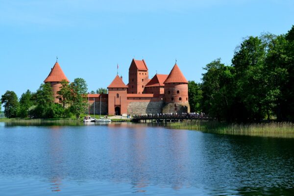 architecture, lake, castle-3051020.jpg