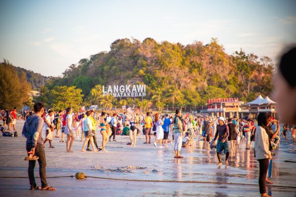 beach, crowds, corona-4883603.jpg