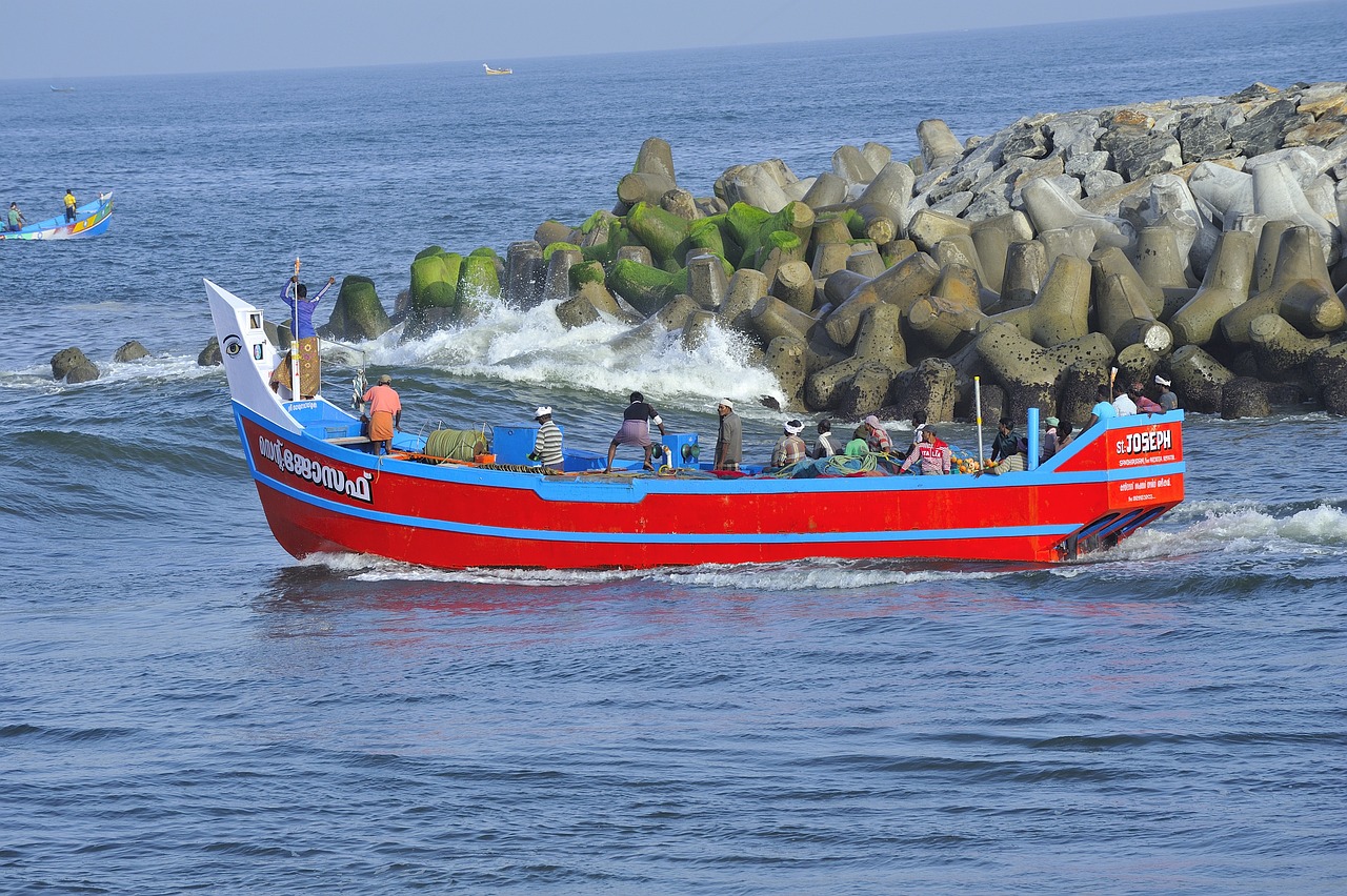 fishing boat, perumathura beach, colourful-1582501.jpg
