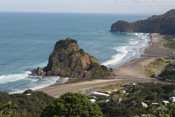 lion rock, piha, auckland-1084050.jpg